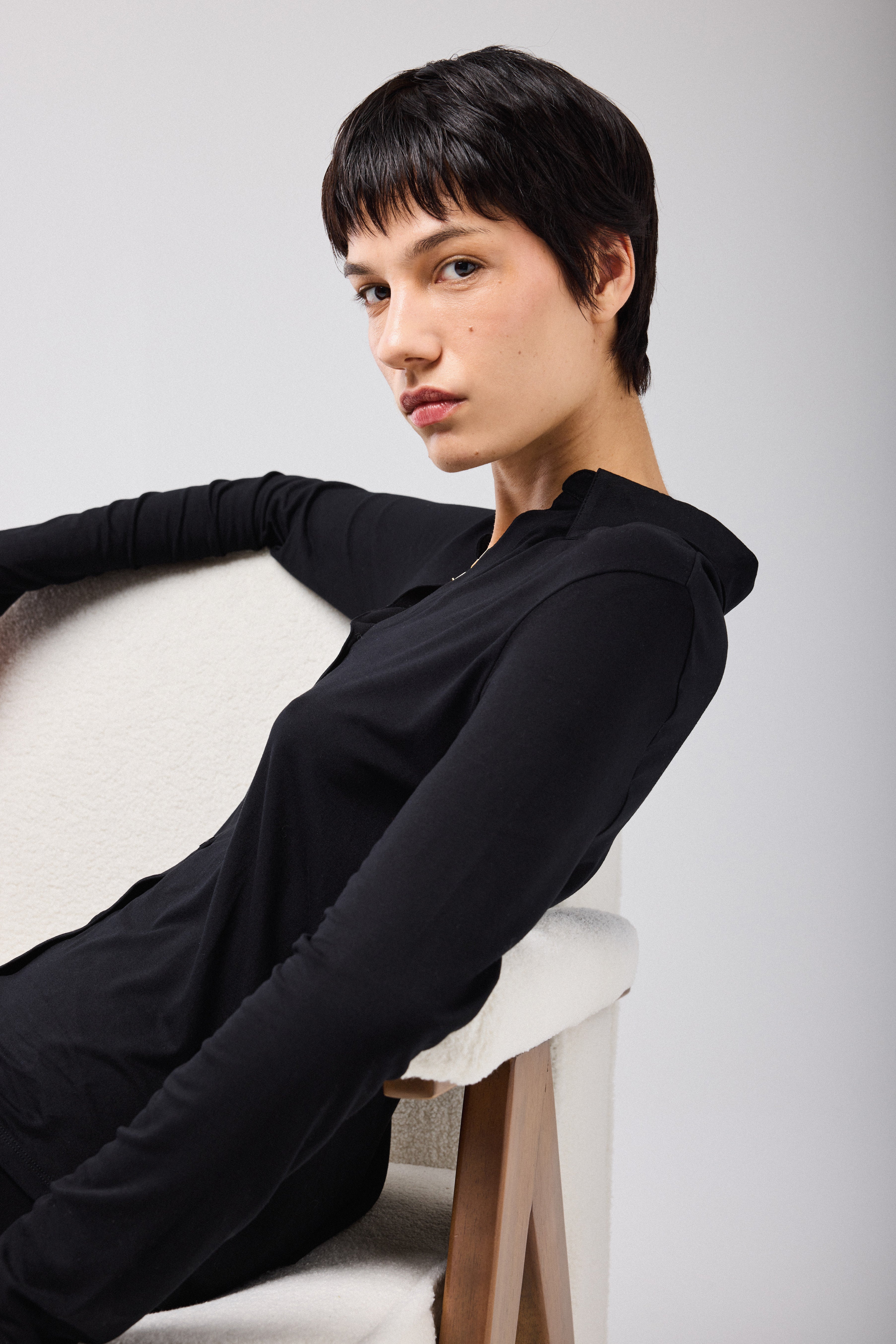 Chemise Noire Manches Longues en Viscose et Élasthanne - Image 5