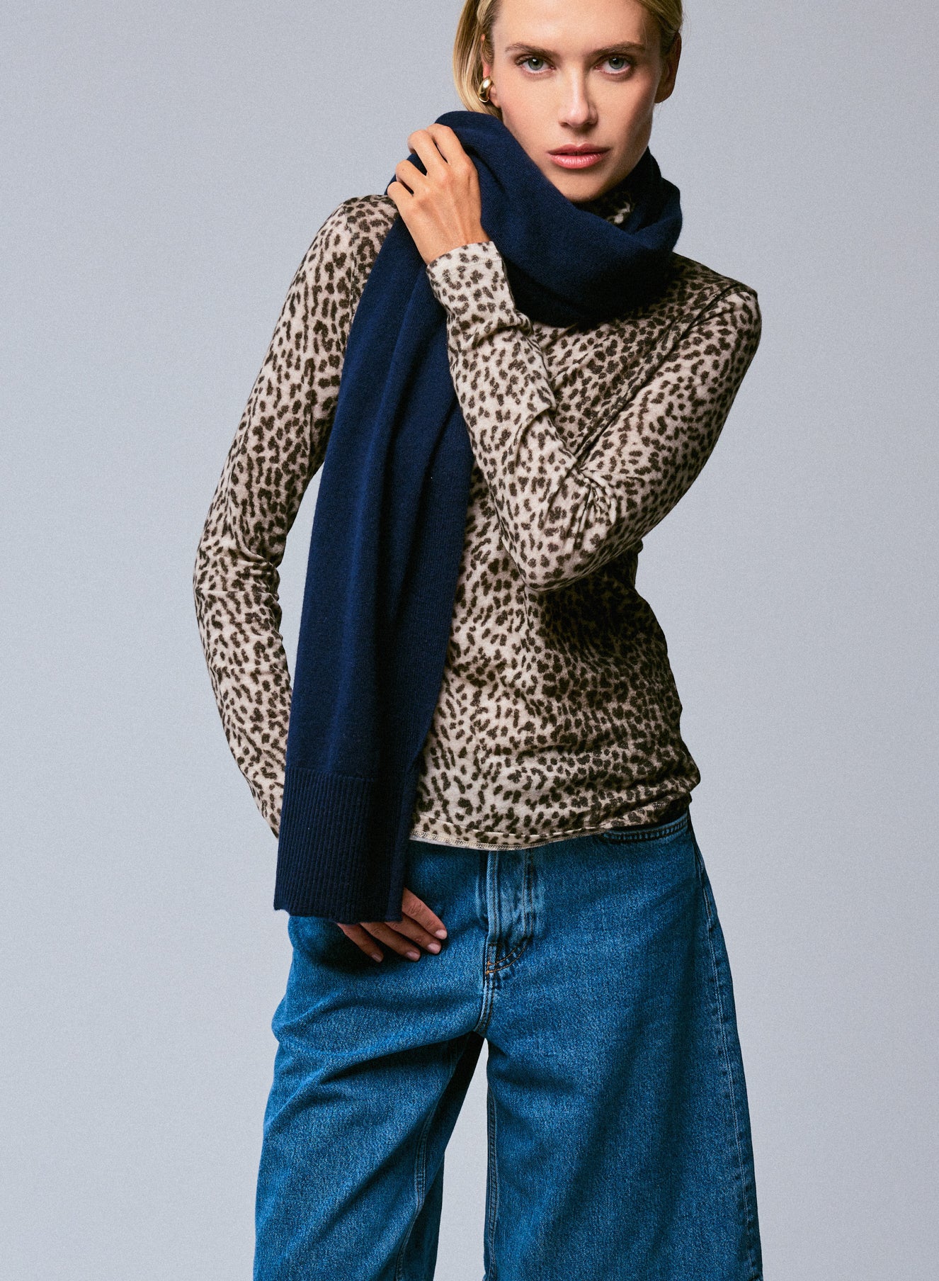 Echarpe Marine en Cachemire - Image 4