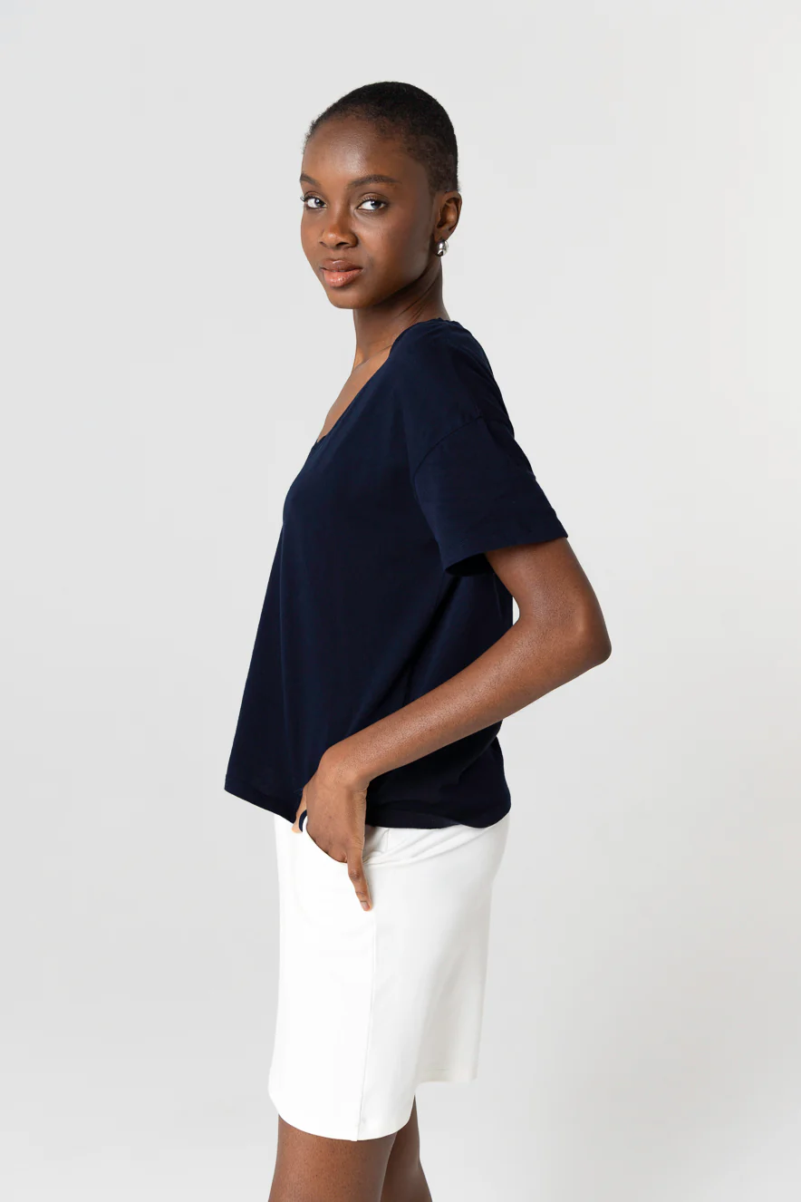 T-shirt Marine Col V Manches Courtes en Coton Organique - Image 5