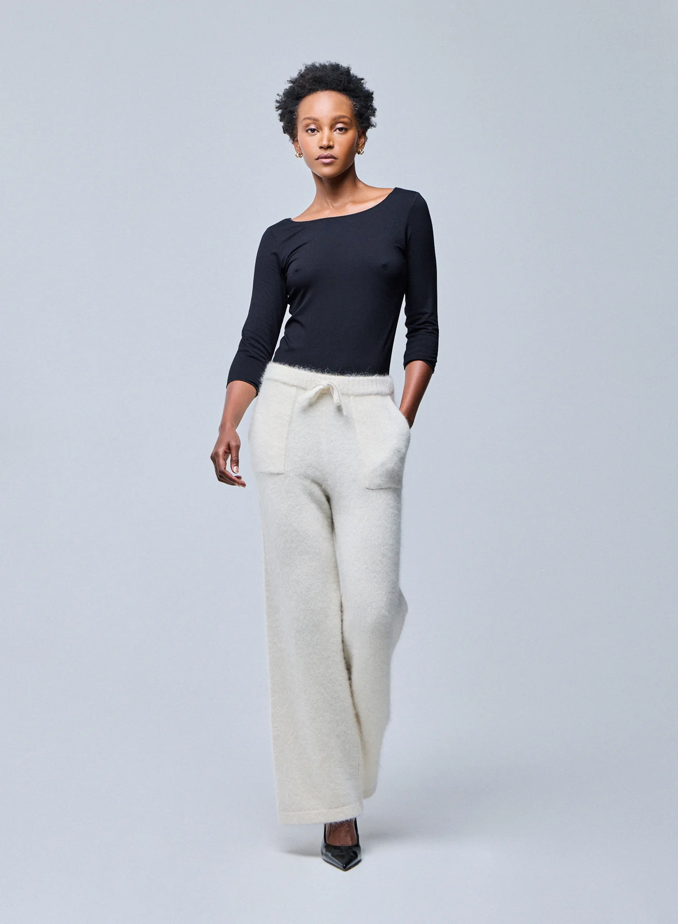 T-shirt Noir Adèle Col Bateau en Viscose / Élasthanne - Image 5