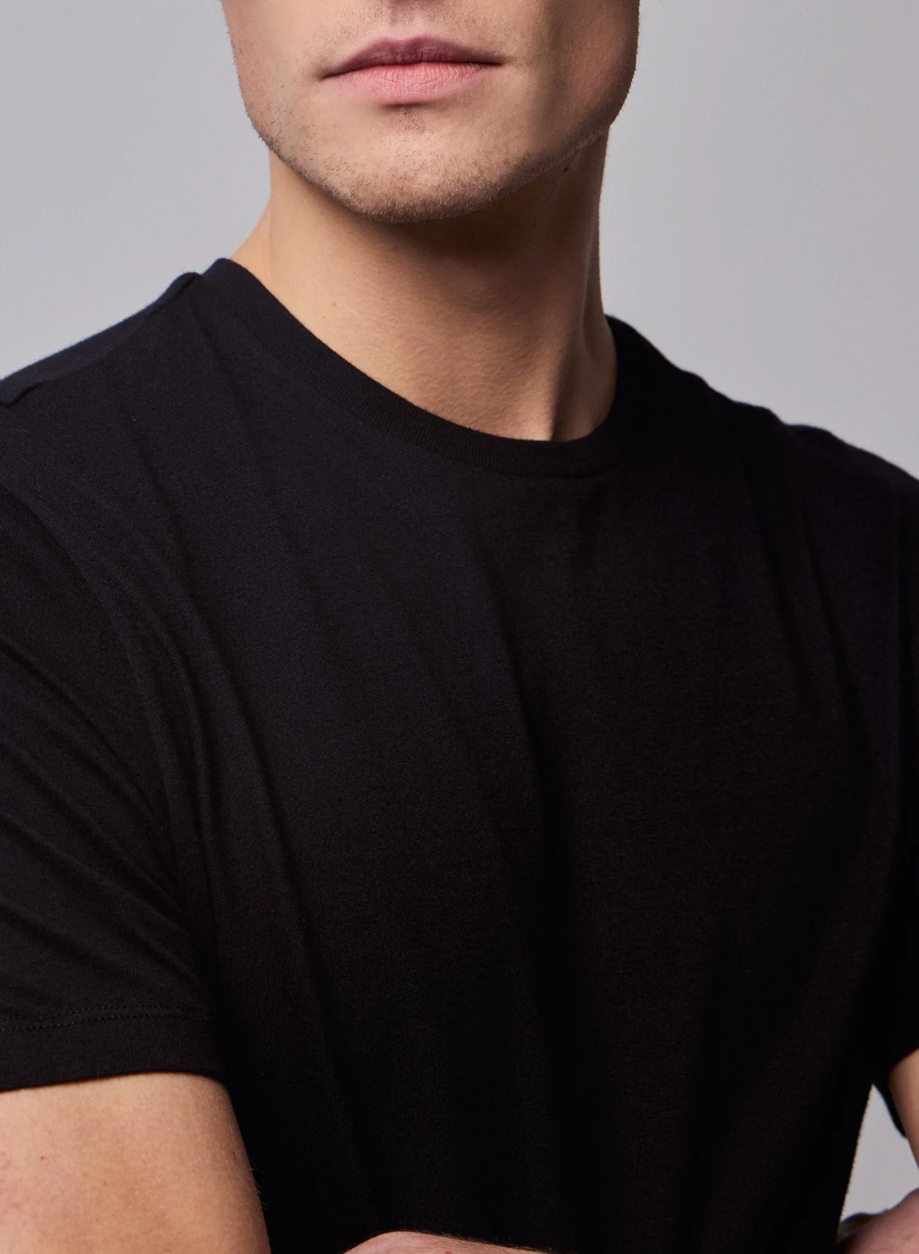 T-shirt Noir Julien Col Rond Manches Courtes en Deluxe Coton - Image 3