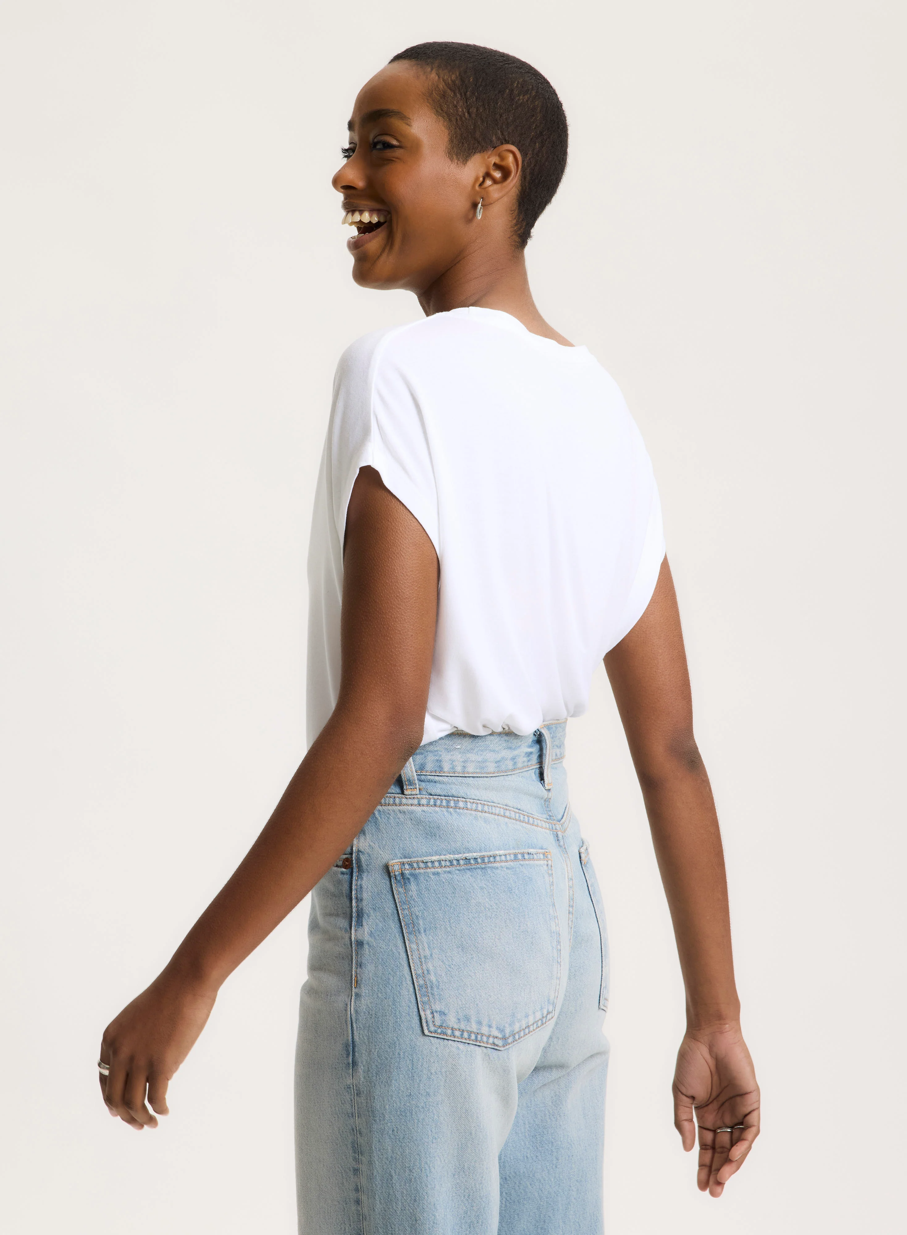 T-shirt Blanc Manches Courtes Col V en Viscose / Élasthanne - Image 5