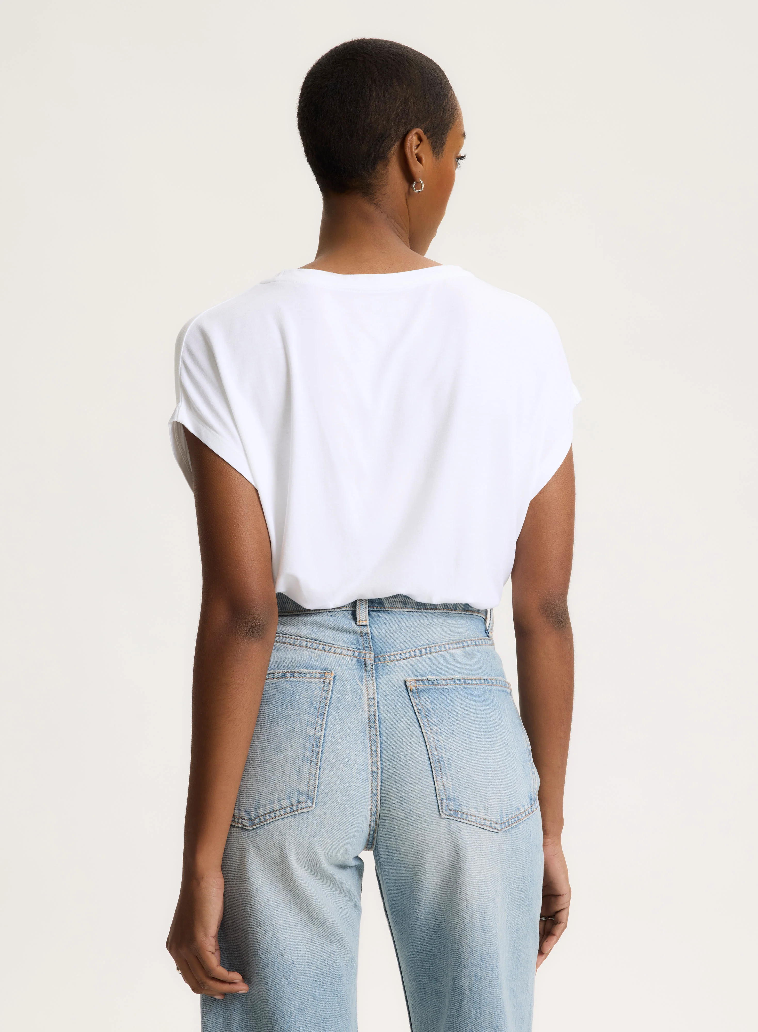 T-shirt Blanc Manches Courtes Col V en Viscose / Élasthanne - Image 6